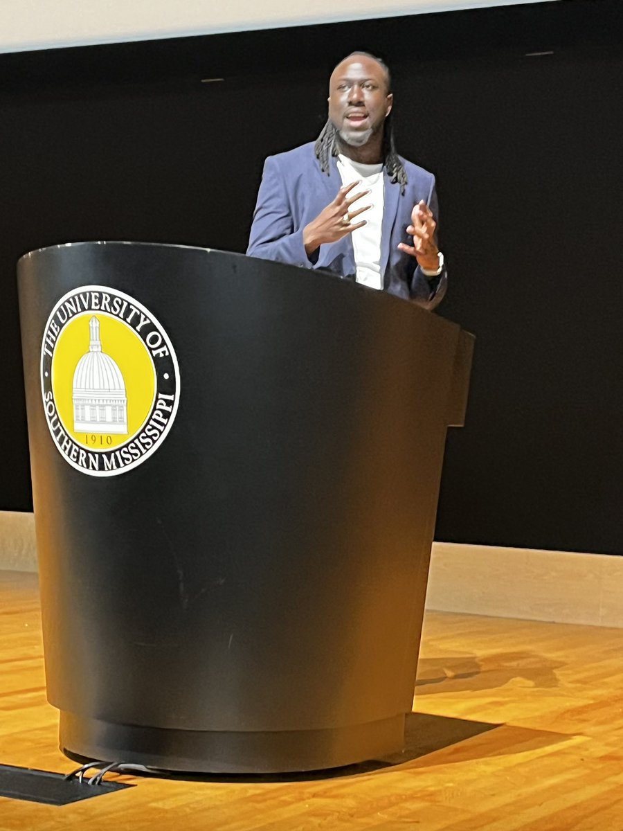 DrJKWallace's tweet image. Yesterday I had the honor of serving as the closing keynote for the 2022 Educators’ Retreat, a thoughtful partnership between @southernmissDSA and academic affairs.

I’m so grateful to be at a place that values my research and, more importantly, me. #SMTTT #FirstGenDocs