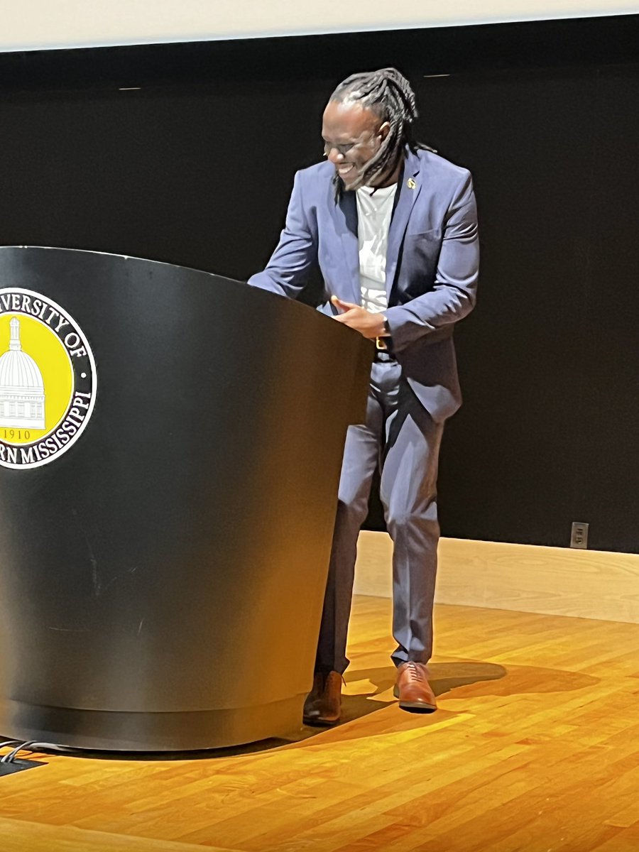 DrJKWallace's tweet image. Yesterday I had the honor of serving as the closing keynote for the 2022 Educators’ Retreat, a thoughtful partnership between @southernmissDSA and academic affairs.

I’m so grateful to be at a place that values my research and, more importantly, me. #SMTTT #FirstGenDocs