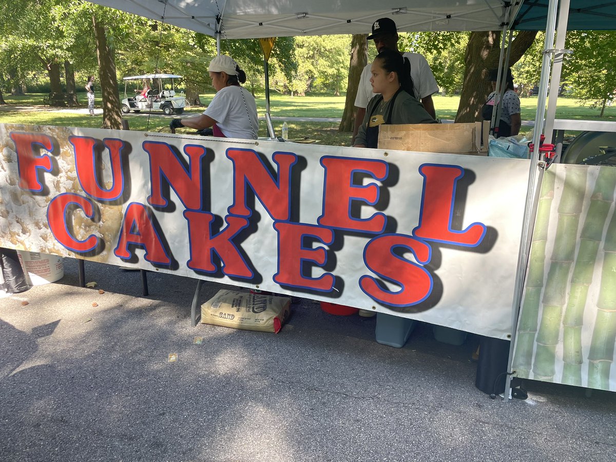 MebaRackentyre's tweet photo. i found my home at #towergrovepride #funnelcake https://t.co/0pKJRTGt2B