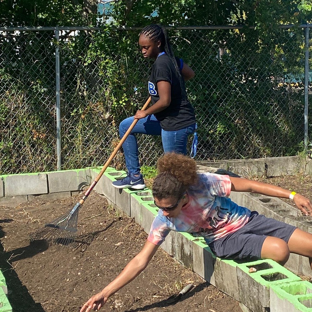 BetaDelta_Xula's tweet photo. Our sorors put in hard work at Gumbo Garden today. Helping our community is what we strive for. 🤍 #community #service #xula #zetaphibeta https://t.co/GD0C70PZOE
