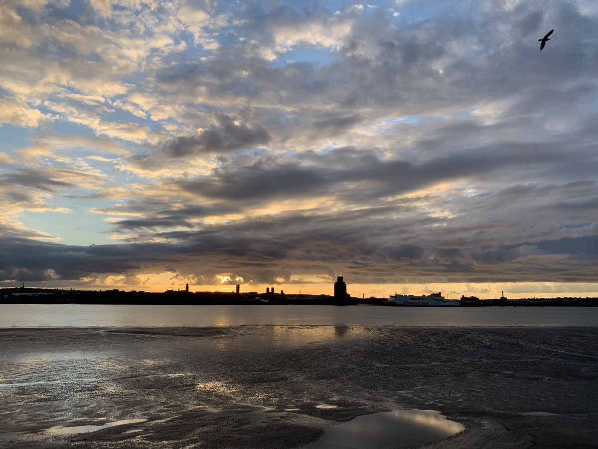 JayneKirkham4's tweet photo. The Mersey and @TFCLP_2021 delegation to #Labour22 #lab22 (& a quick trip to the Tate!) https://t.co/6uI2lhxC8m
