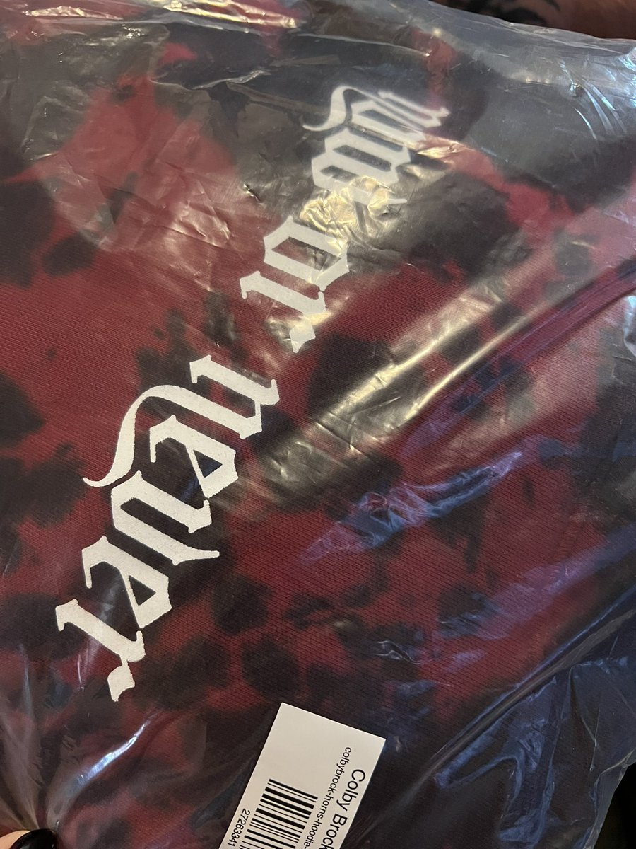 kaidaniii's tweet photo. @ColbyBrock - The level excited I got watched the mailman drop this of… Just to run to my room to find out it didn’t fit 😕 https://t.co/VxTFSODEXz