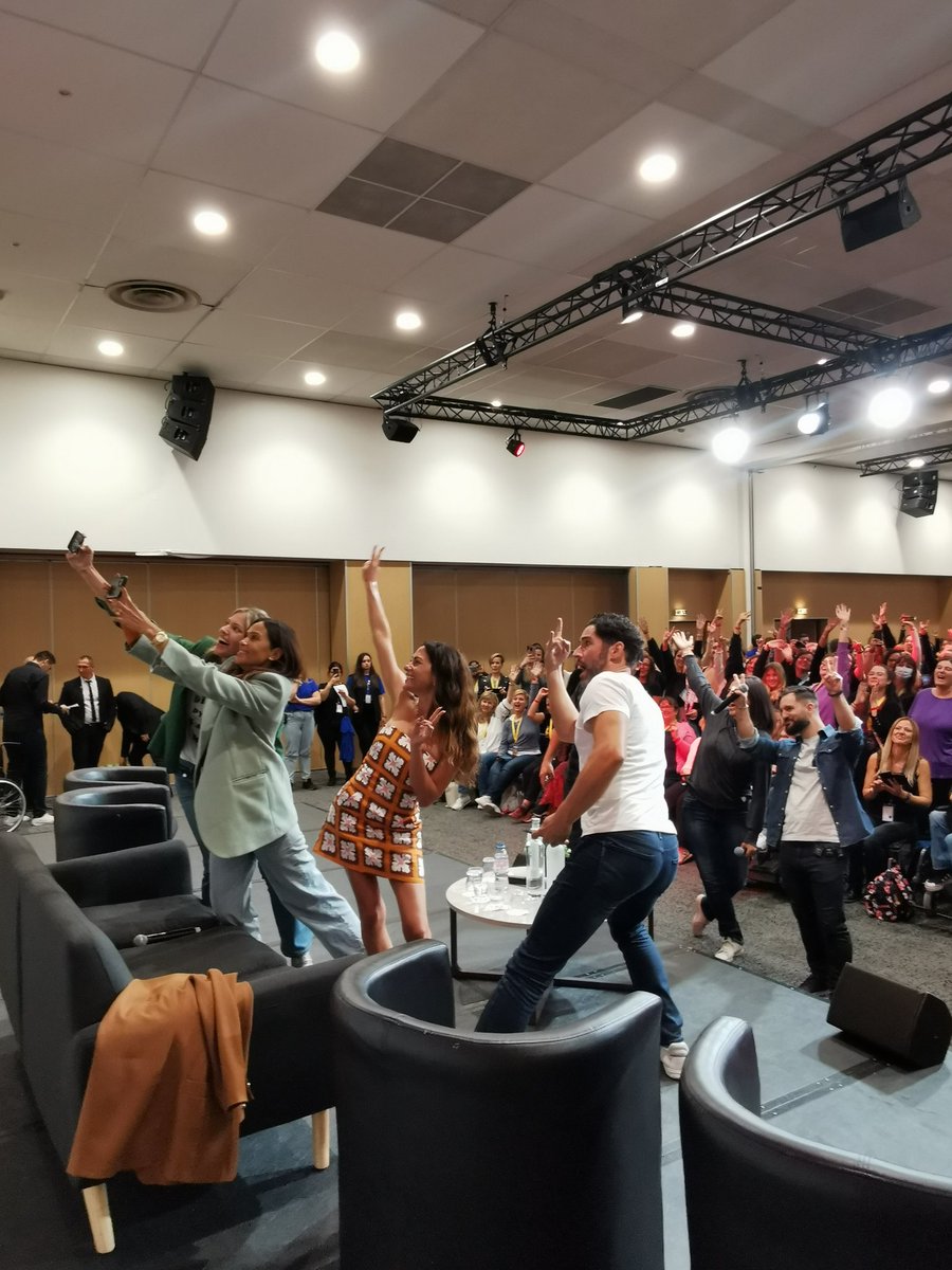 EmpireConv's tweet photo. #SOHC La cérémonie de clôture de cette journée 🥰. // Today's closing ceremony 🥰 https://t.co/L3CsrmDhZo