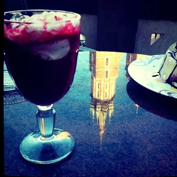 DuoLook's tweet photo. Wspaniały widok z Cafe Szał w krakowskich Sukiennicach https://t.co/FibMrHM0le #kraków #cracow #Foodie @krkexperience @krakow_pl https://t.co/129Pfs0VLr