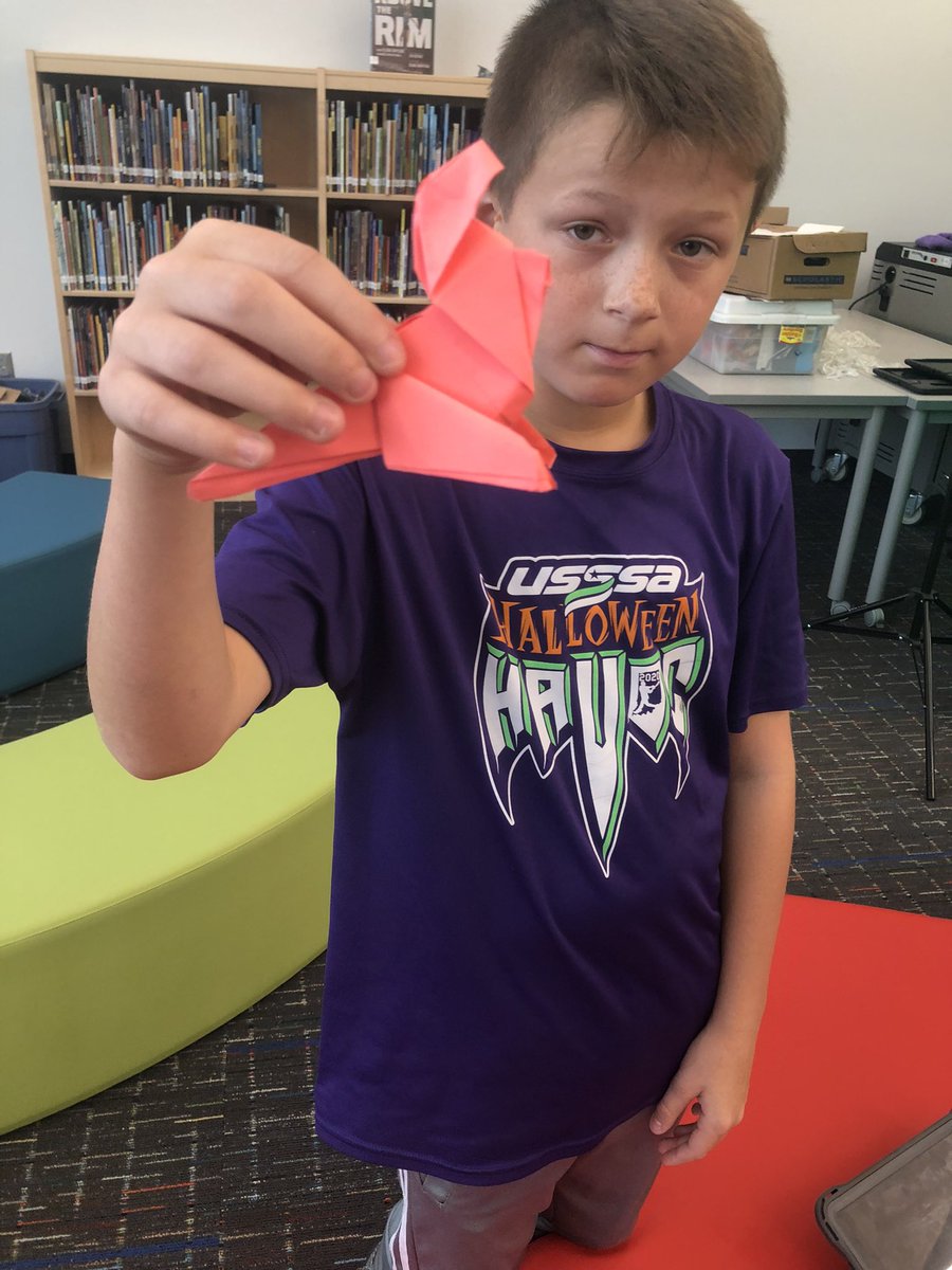 Amy_BakerLMS's tweet photo. Enrichment Ss @WilkersonElem started working on their How-To videos today. Student topics include sign language, origami, cursive, creating perfect circles and coding w @scratch and #minecraftedu. @PlayCraftLearn #sequentialorder #jcpslibraries @JCPS_LMS @PrinWilkerson https://t.co/Y9EOXCLa9L