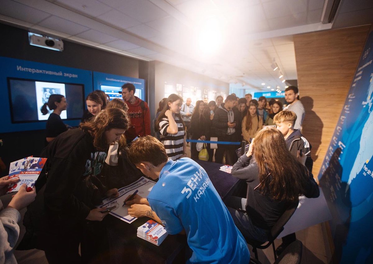 volleyzenit's tweet photo. 📸 Автограф-сессия Ильи Фёдорова и Дарьи Заманской! #5ZEN https://t.co/7ewuzNkC8M