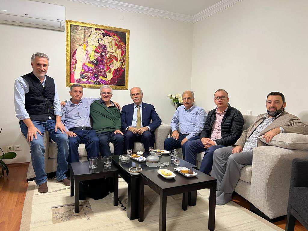 KadirKarlk's tweet photo. İçişleri Bakanımızın başdanışmanı Sn. #HarunAkın Beye taziye ziyaretinde bulunduk.
Merhume #Sebahat annemize ve tüm ölmüşlerimize Allah rahmet eylesin mekanları cennet olsun inşallah..🤲 https://t.co/5H19gJ4GAe