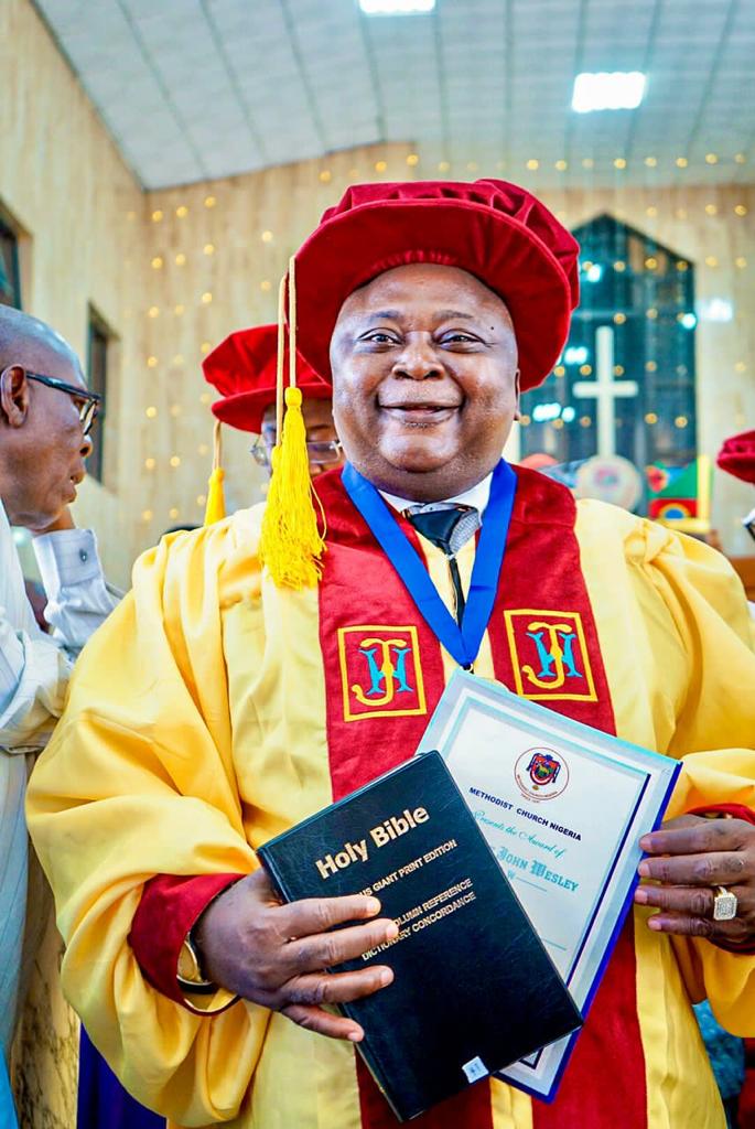 mosky101's tweet photo. When PDA and data boys like Tundeglasses are messing up around timelines with lies of #election2023 my principal, ijaya Oko Dapo is getting all Christians support in the state and bag being a Knight.
#LadoTripleA2023
#OgunPDP
#ladoxTripleA
#Olaogundipupo https://t.co/wACiX3q7oY