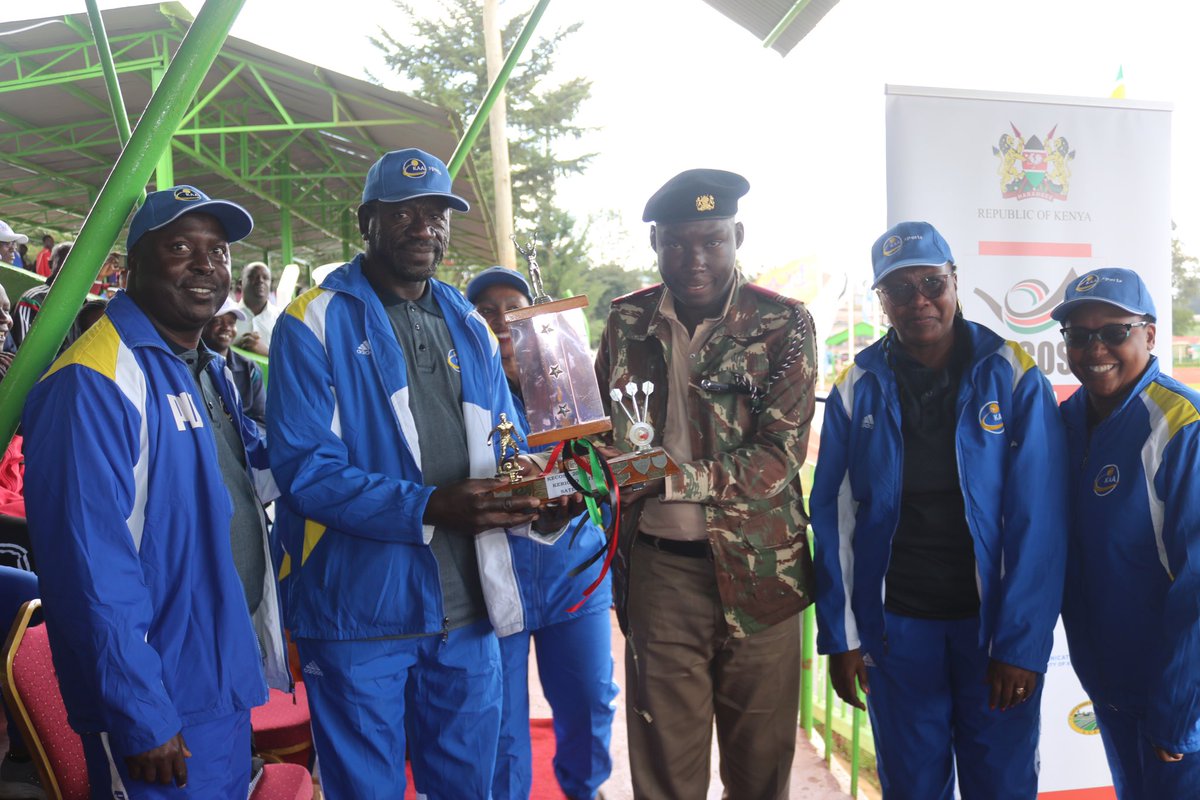 KenyaAirports's tweet photo. Kenya Airports Authority lift the Discipline Trophy at the 2022 @KECOSOGames which concluded earlier today in Kericho County.

#kecoso2022
#KECOSOGAMES
#kecosogames2022
#kecoso2022 https://t.co/3kaWQZodZu