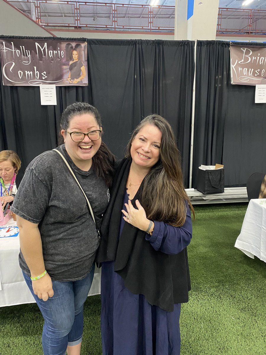 ShanaFeeley's tweet photo. Today I lived out a dream at Flower City con, I met Holly Marie Combs from Charmed and pretty little liars.
Completely worth it!!
#fangirl #igeekedout #ialmostcried https://t.co/AQEHDFOT5T