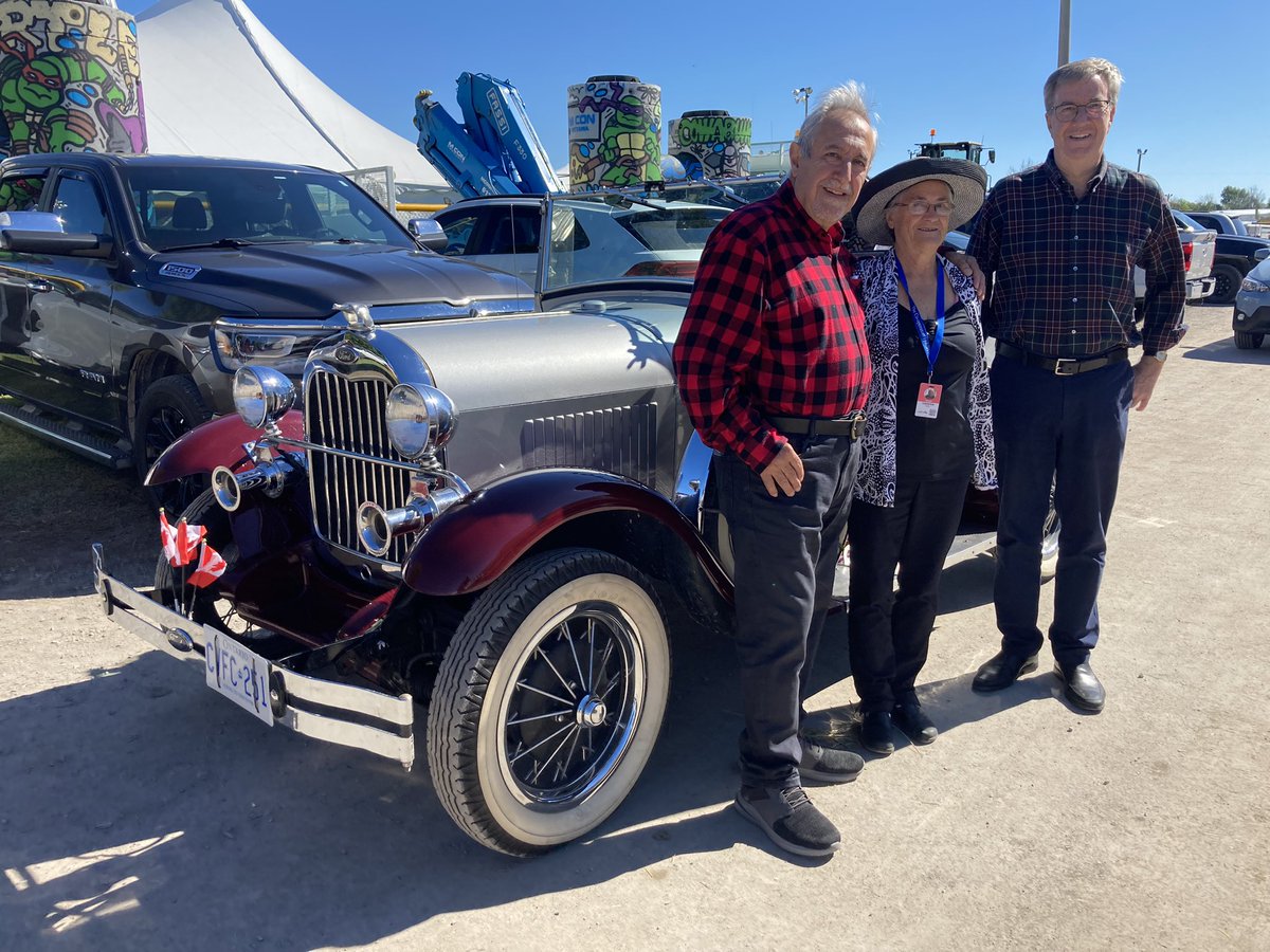 JimWatsonOttawa's tweet photo. Itβs a great pleasure to be at the 159th Annual Carp Fair alongside Councillor @Eli_ElChantiry and MP @JennaSudds. The work of so many volunteers over the years has helped the Carp Fair grow to become one of the largest agricultural fairs in the National Capital Region. #carpfair https://t.co/X6FTkftJL1