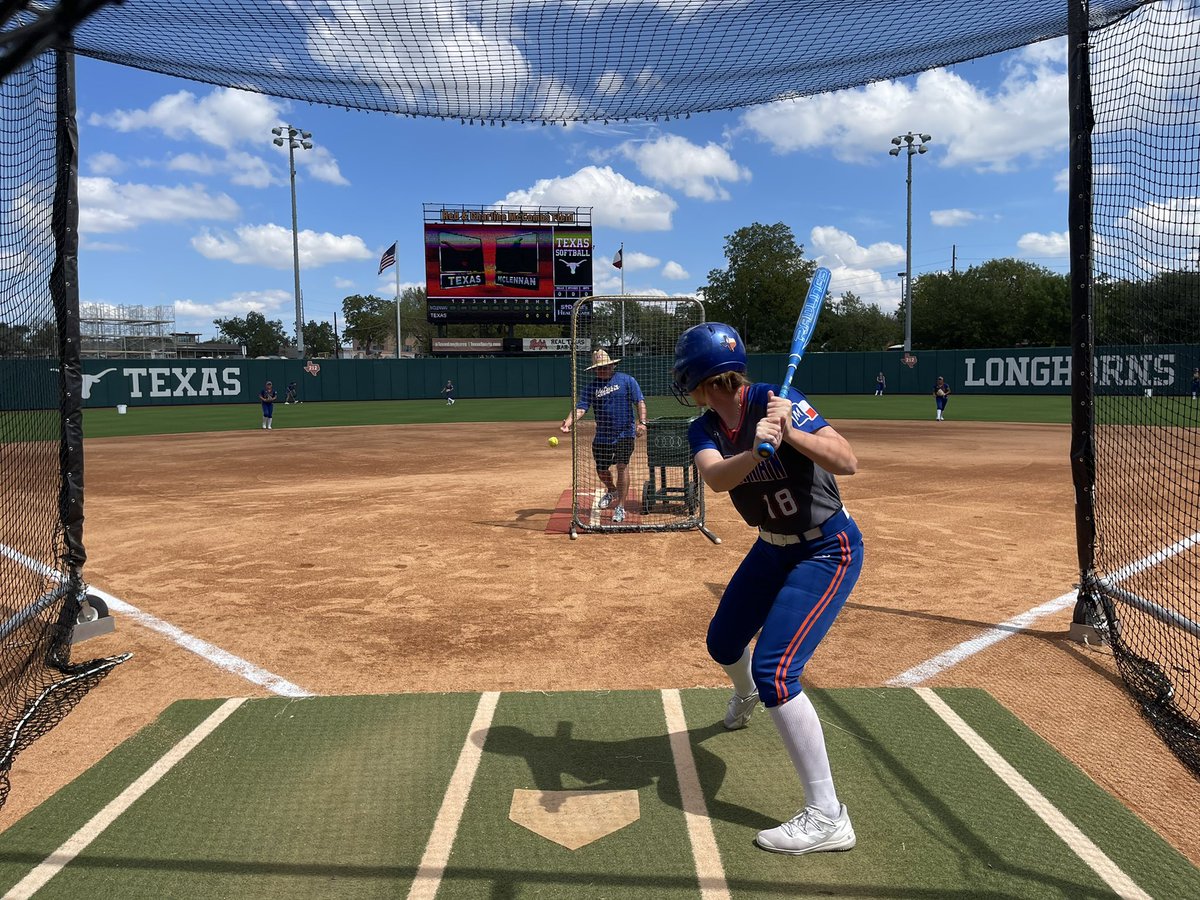 McLennan_SB's tweet photo. It’s GAME DAY! 🧡💙
🆚: @TexasSoftball 
⏰: 2:00 PM
📍: Austin, Texas 
🏟: McCombs Field 
📺: No streaming 

#DreamBigActBigBeBig #faMily https://t.co/TijK9Dg2sq