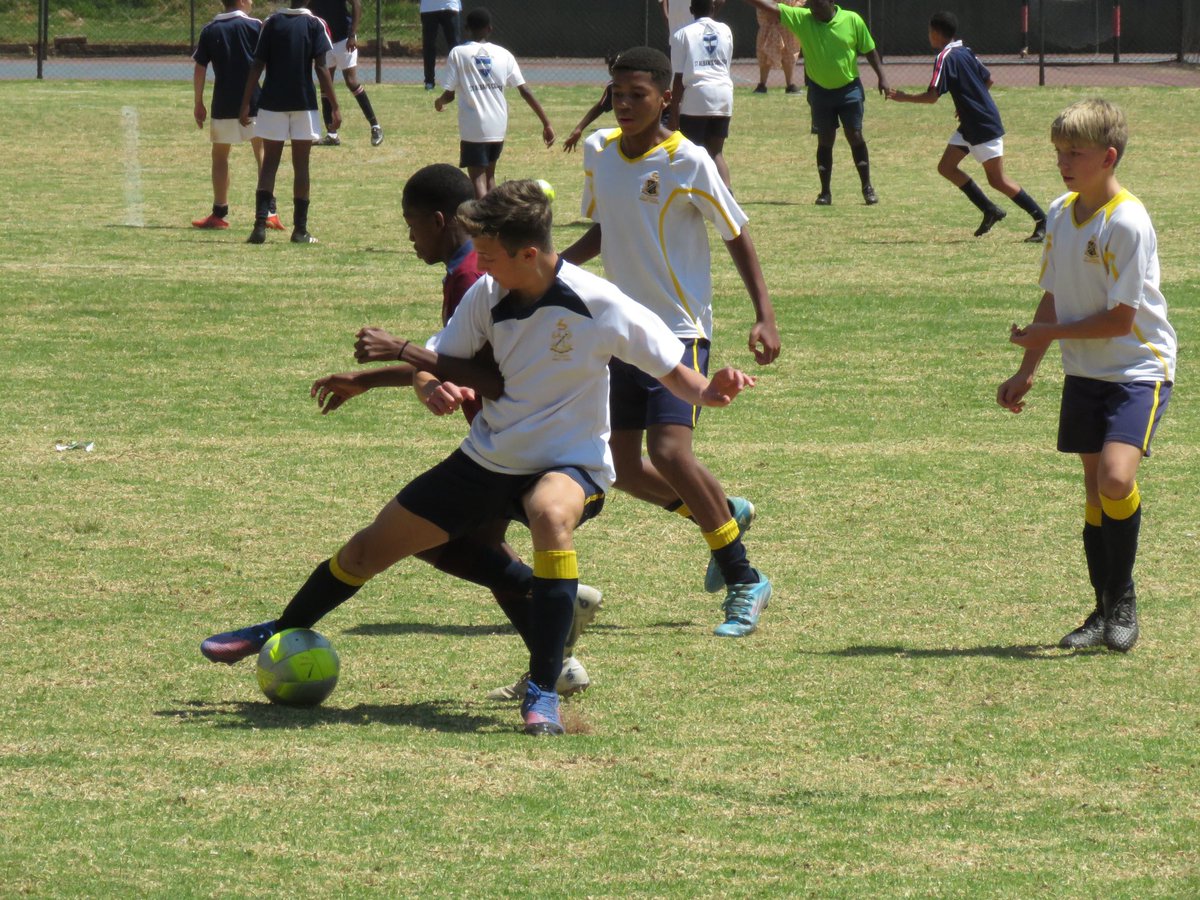 InandaSpirit's tweet photo. Some great shots of our boys in action at the @PARKTOWN_BOYS u14 Soccer Tournament- well done on Day 1 results boys! ⚽️
St David’s 2 - St Benedict’s 0;
St David’s 2 - St John’s 1
Photo credit: Mandy Smith
#proudlyMarist
#HeritageDay
#InTheirElement https://t.co/wqWUQnyISc