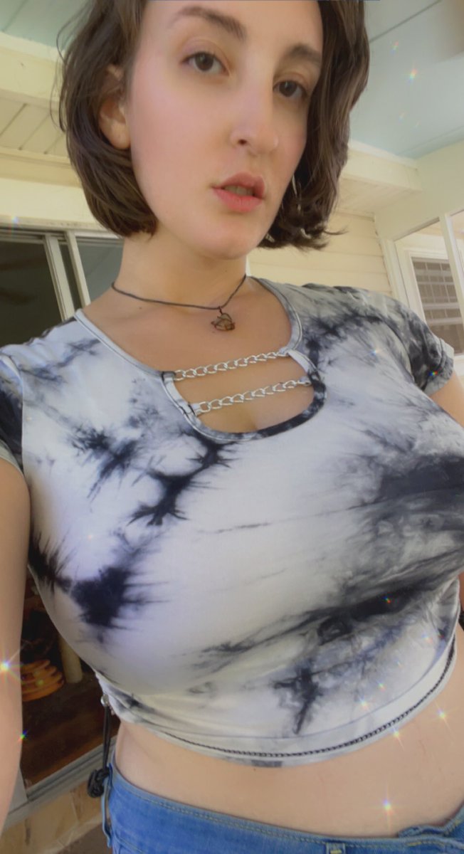 brandibabeOF's tweet photo. just the glimpse of My cleavage and stomach is enough to make you weak. 😈💰

findom latinafindom https://t.co/pRLoRdpwkK