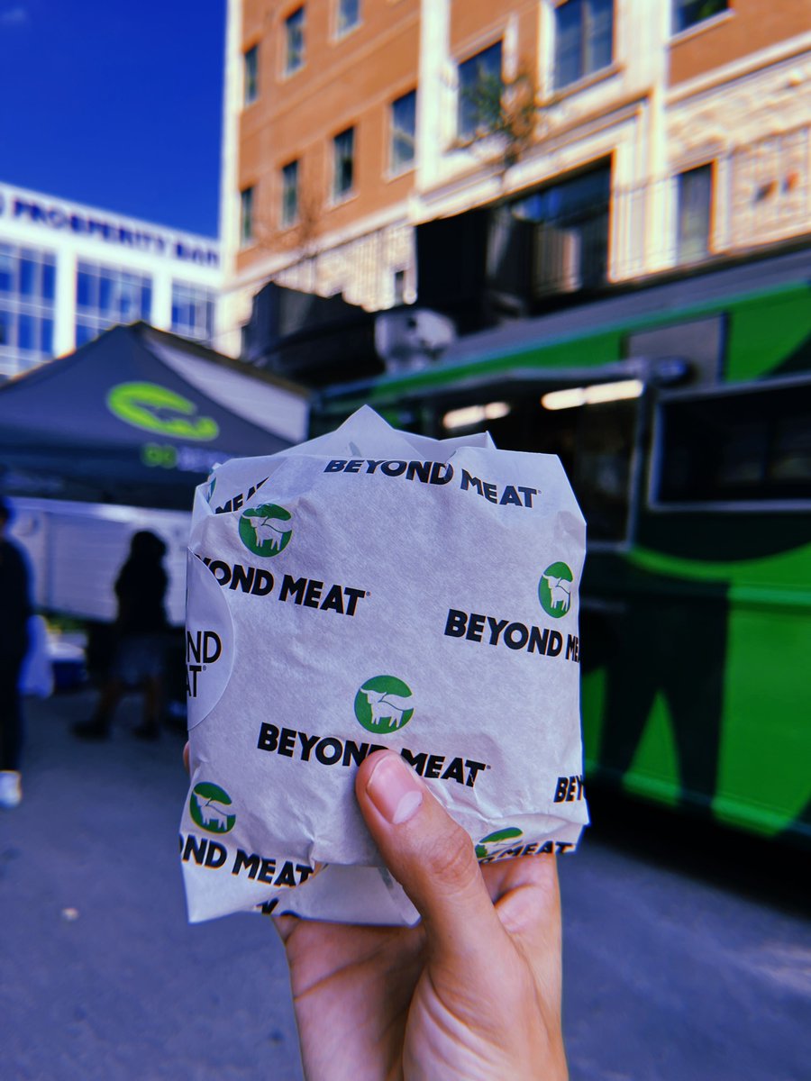 TexasTribune's tweet photo. Looking for food at #TribFest22? Head to the @BeyondMeat food truck for free hamburgers at 9th &amp; Congress 🍔 https://t.co/Gu6iLsqC3P