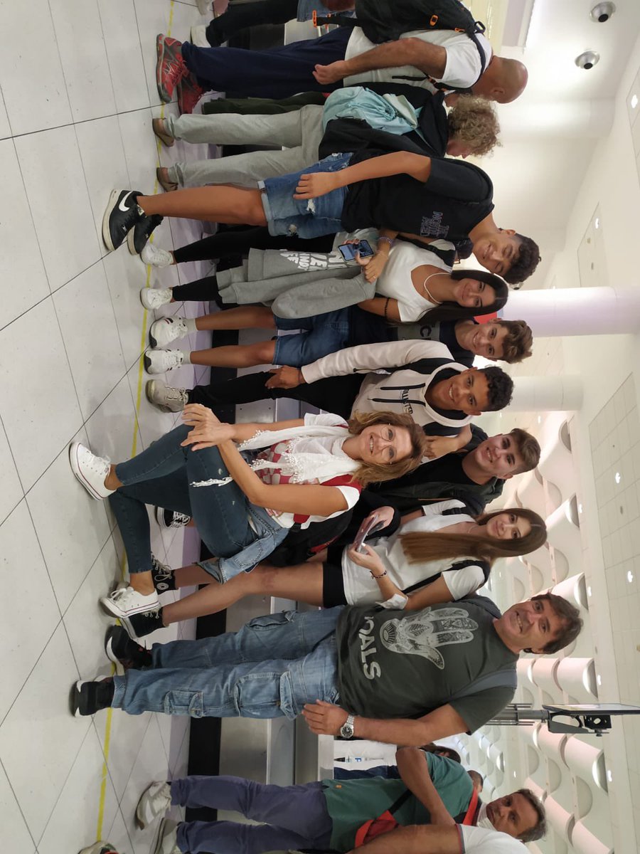 Projecte Erasmus plus! Ka229!
Segona mobilitat dins dels projectes europeus del centre! Destí: Bari (Itàlia) on els espera també alumnat i professorat de França, Turquia, Estónia i Bèlgica! Tota una experiència! <a href="/sepiegob/">SEPIE</a>  Joves, gaudiu molt!