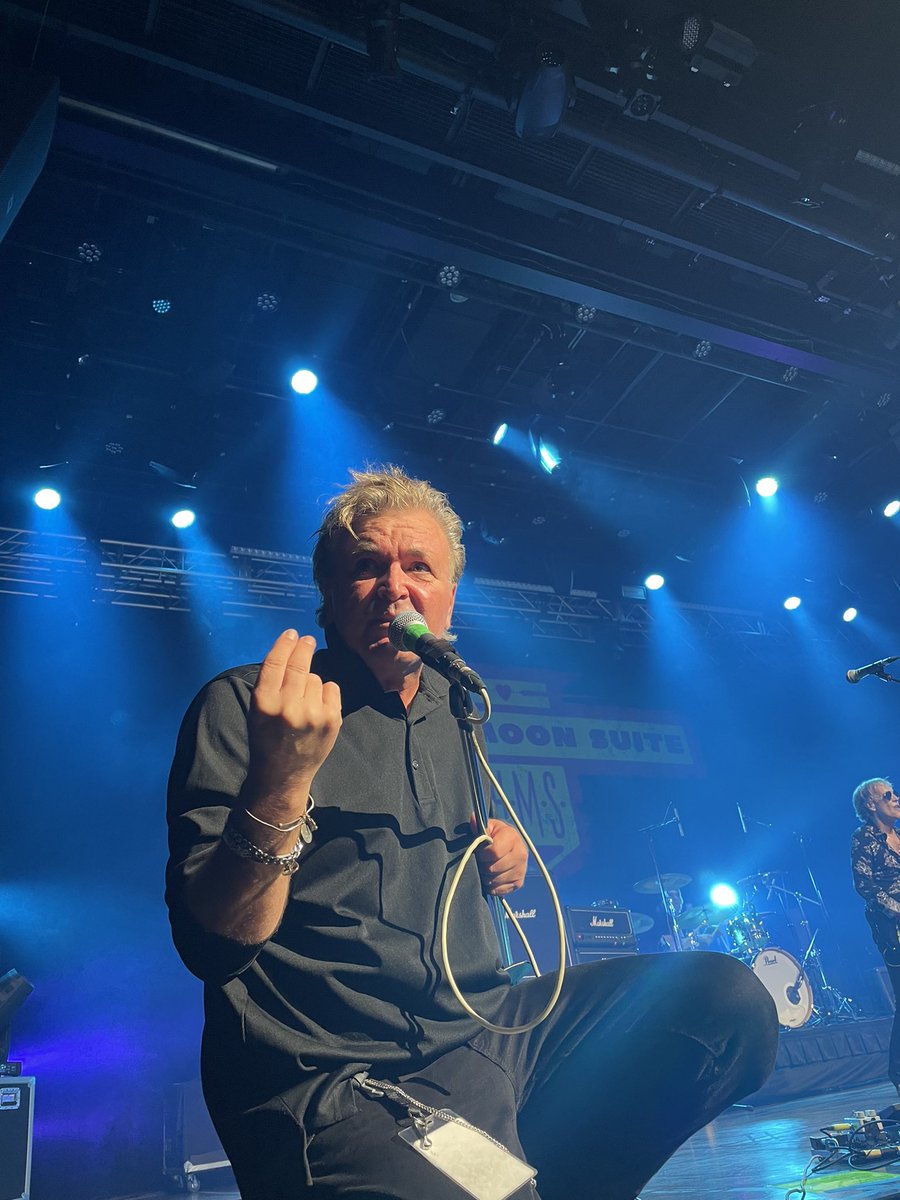 AVCooney's tweet photo. Great time @1HoneymoonSuite with @datavisualinc and a cast of many. Enjoy the amazing snaps by my friend.  #Winnipeg #AVTweeps #AVCanadian #CanadianRock #ClubRegentEventCentre @Casinosofwpg @LegrandAVCanada https://t.co/ug9aYKe0ZQ