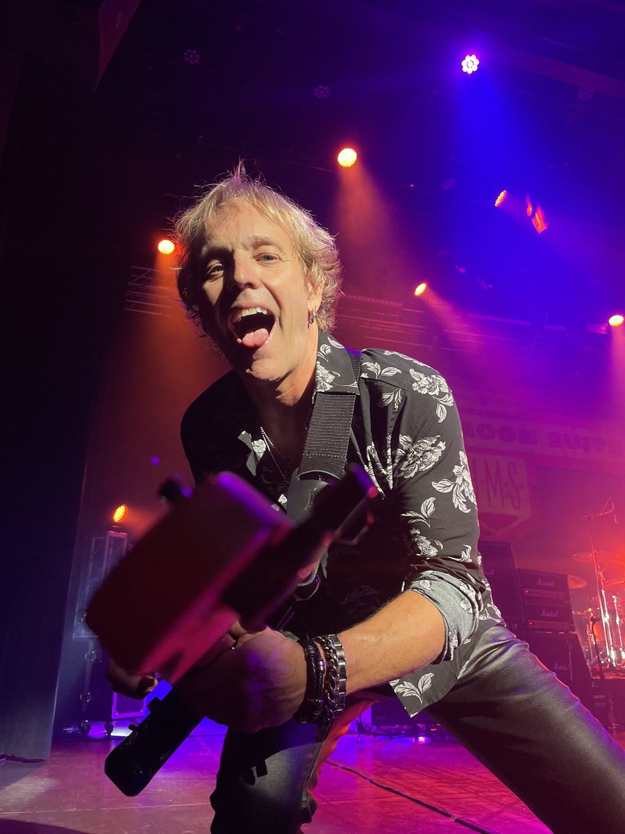 AVCooney's tweet photo. Great time @1HoneymoonSuite with @datavisualinc and a cast of many. Enjoy the amazing snaps by my friend.  #Winnipeg #AVTweeps #AVCanadian #CanadianRock #ClubRegentEventCentre @Casinosofwpg @LegrandAVCanada https://t.co/ug9aYKe0ZQ