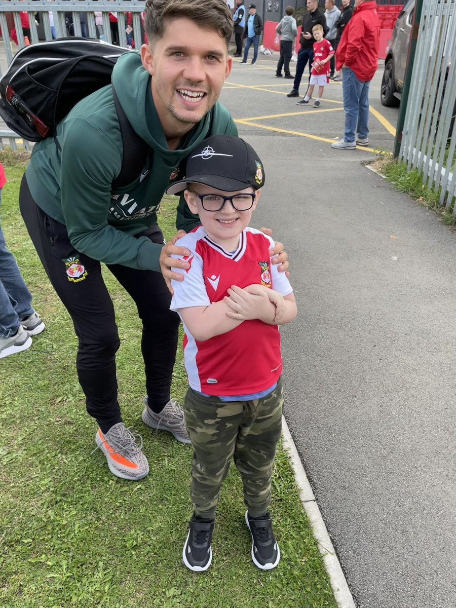 Sprowser's tweet photo. Not a bad first game for the little fella #WrexhamAFC https://t.co/0eHywAYbuJ