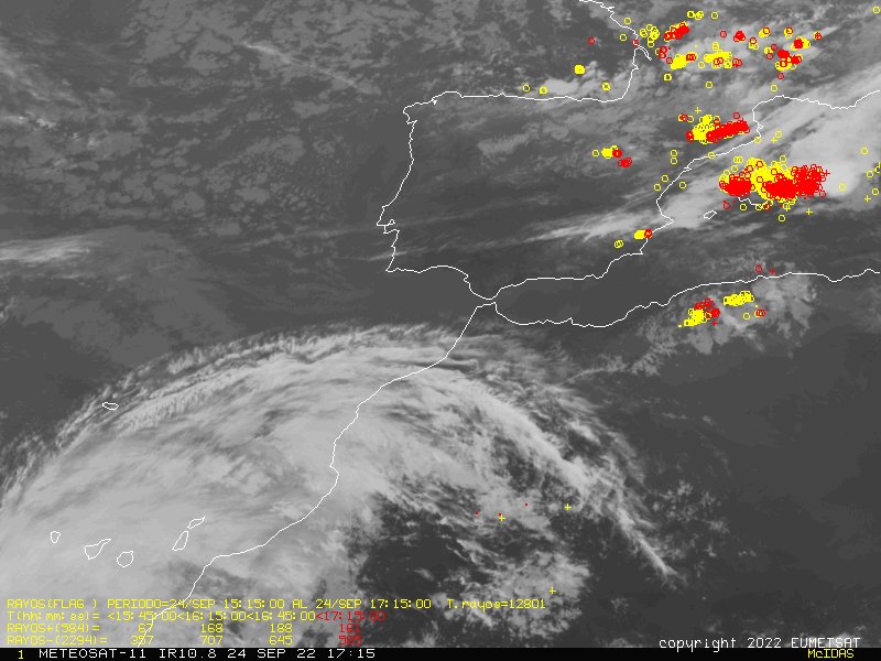 AEMET_Canarias's tweet photo. Imagen satélite infrarroja combinada con las descargas eléctricas registradas en la última hora y media. Ausencia de actividad tormentosa sobre Canarias pero muy abundante en Baleares, Cataluña y zonas de La Península Ibérica y Sur de Francia. https://t.co/DwNKbtlTQa
