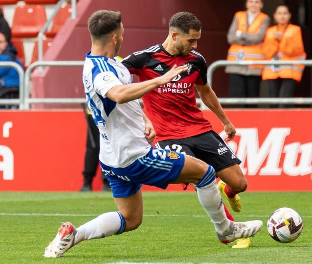 alfonherndez's tweet photo. ✍️ Los androides de Carcedo deprimen al @RealZaragoza / La obsesión del técnico por jugar en función del rival entregan el partido y la victoria (2-0) a un @CDMirandes más valiente, disciplinado y jugón ➡️⬇️  https://t.co/gmPNUkLUWJ https://t.co/qmPShLO581