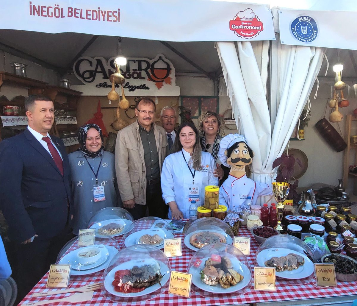 Şaşırdık mı ? 
Hayır. 😎
#Gastroİnegöl şeflerimiz Bursa’da düzenlenen Gastro Festivali’nde Ulusal Şefler( Türk Mutfağı )  yarışmasında birinci oldu. 😊
Tebrikler 👏👏👏