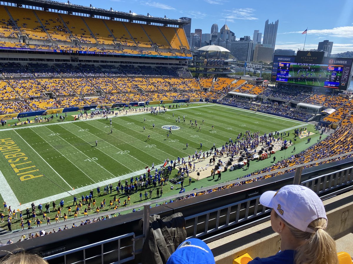 Mark_WalshCooke's tweet photo. Great Fall day for ⁦@PittTweet⁩ parent’s weekend football #H2P https://t.co/vPA995GVZj