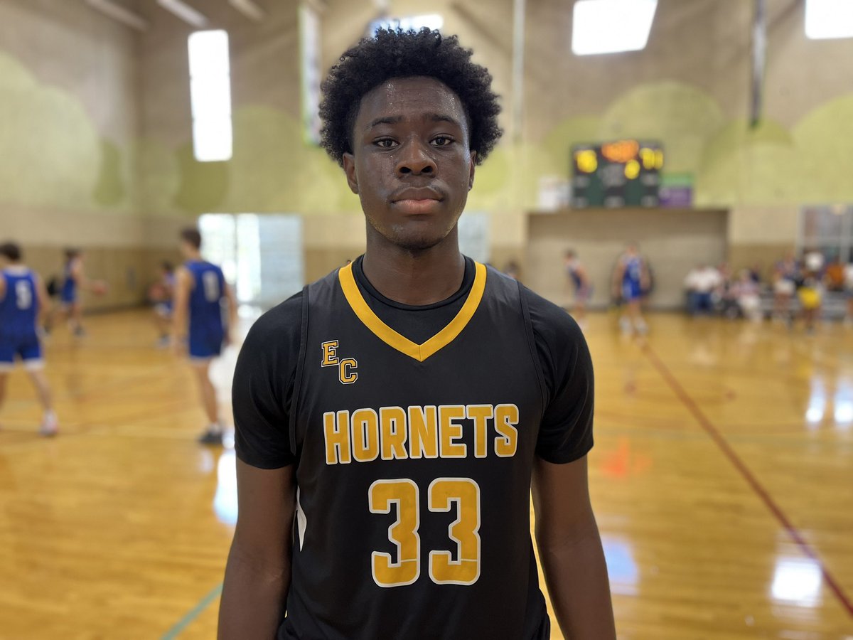 TexasHoopsGASO's tweet photo. #GASOFC22 Notebook 📒 

@zahirwilliams33 - @_ECBBasketball 
2025

• Commanding presence inside
• Skillful touch around the rim
• Seals hard and hits the boards

#GASO | Everyone’s Big Stage https://t.co/z2rAKIRGZE