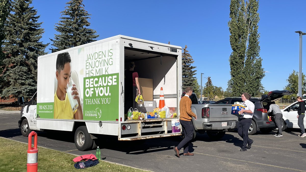 _TimCartmell's tweet photo. Really enjoyed spending some time this morning with The Church of Jesus Christ of Latter-day Saints in support of their Edmonton Food Drive! Not too late to drop of non-perishables at 53ave &amp; Whitemud! #yegcc #yeg https://t.co/7UVp4A3iko