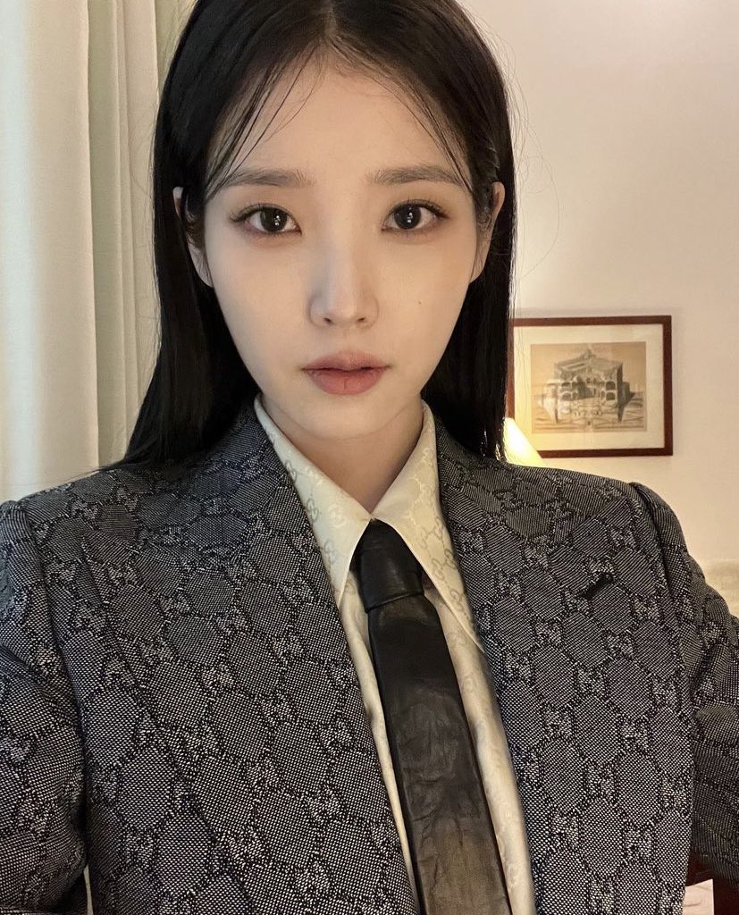 iuvisuals's tweet photo. #IU #이지은
#키스가죄 #밤을걷다 https://t.co/8EeDwF8DFX