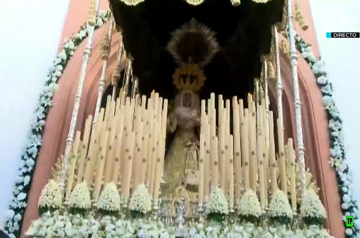 La Virgen de los <a href="/DoloresdelCerro/">Dolores del Cerro</a> ya está en la calle, con motivo del #CentenarioCerrodelAguila

#Sevilla <a href="/Ayto_Sevilla/">Ayuntamiento de Sevilla</a> #barrio <a href="/ElConsejoSev/">Consejo HH y CC Sevilla</a> #BarriosdeSevilla <a href="/Archisevilla1/">Archidiócesis de Sevilla</a> #SalidaExtraordinaria <a href="/JuanC__Cabrera/">Juan Carlos Cabrera</a> #FiestasMayores

#centrohistoricoaldia #21añosdecentrohistorico
🎥