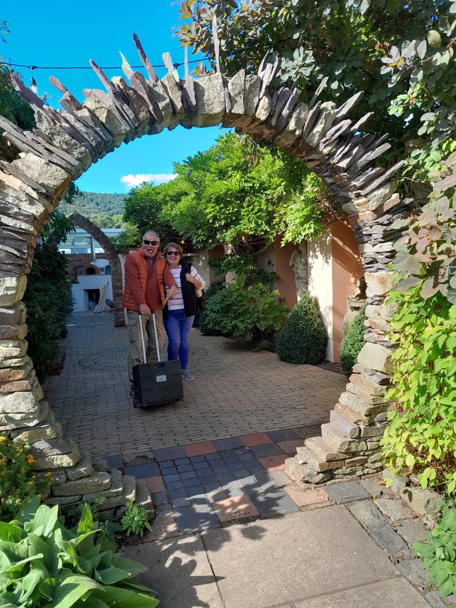 AthelbraeLtd's tweet photo. Lovely day @MalvernShows . Excellent exhibitions, Christmas presents purchased, fab talks with @kneesupgardener etc. Now for cocktails and supper @Handpickedhotel #StanbrookAbbey. https://t.co/SnRqHNFBvW