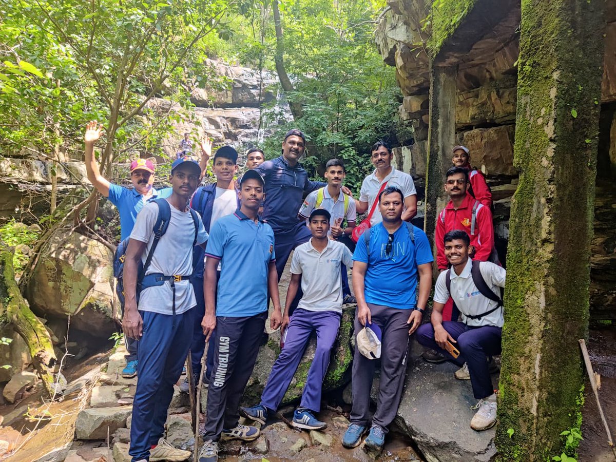 NCCDteOdisha's tweet photo. #NationalCadetCorps 
Odisha Trek Day 6- Cadtes trekked to Dokri Chanda waterfalls and Gura Handi caves of Odisha today.
@GovernorOdisha
@Naveen_Odisha
@HQ_DG_NCC 
@DHE_Odisha https://t.co/IZcxeHYG53