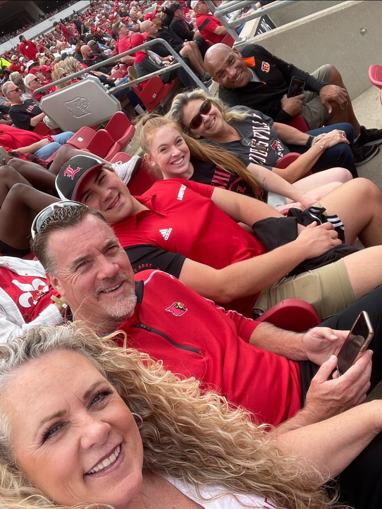 Ms_Spitfire199's tweet photo. @jeffrey_mcneil @fivestarlyssie #GOCARDS https://t.co/Z7drt80via