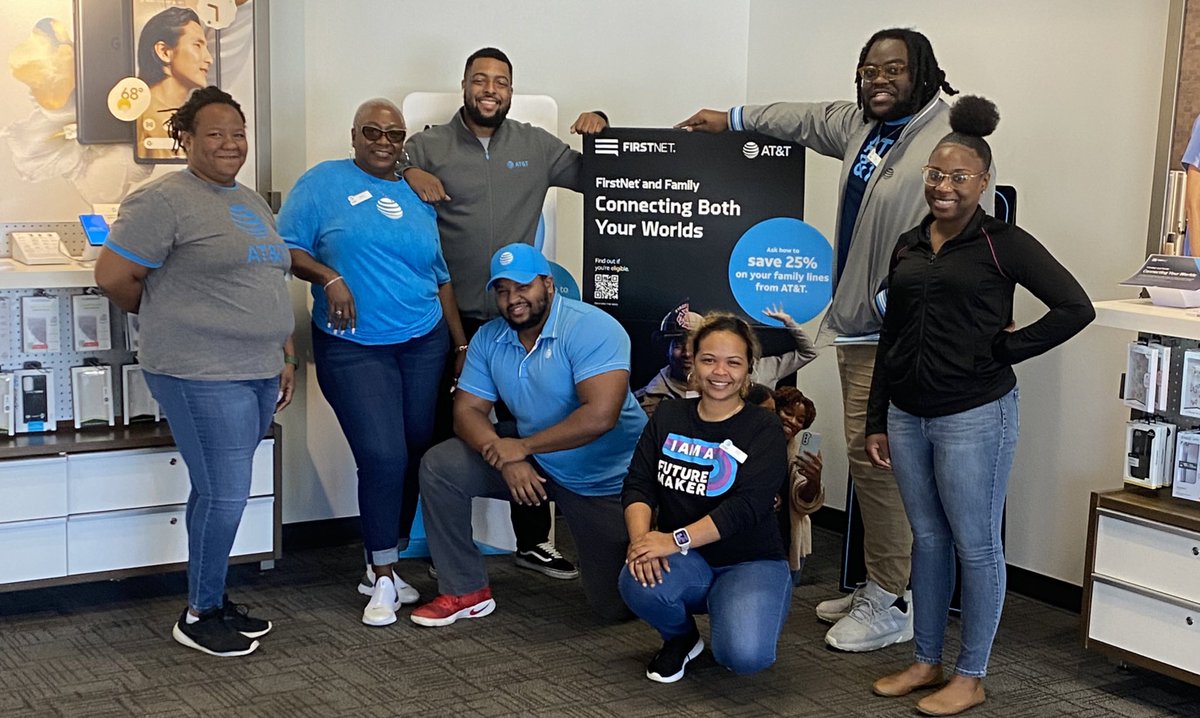 Brian_B1906's tweet photo. Congrats and major shout out to my Cellular World Auburn door. Placed the challenge out to get Firstnet Certified and not only accepted the challenge but did it in less than 2 weeks. #Firstnet Certified #SWATsUp @TeamDaMannGC @DemetrusHayes1 @WeAreTheGulf @swat_east https://t.co/0kEtOJ88F5