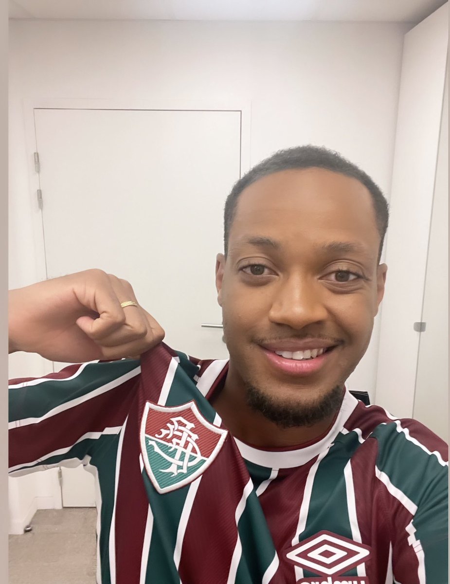 lequipedusoir's tweet photo. 🎉🇧🇷 CADEAU 🎉🇧🇷

Ce soir, @LRKabeya vous offre ce maillot de Fluminense ! 

RT &amp; FOLLOW @lequipedusoir pour tenter de le remporter #EDS @UmbroFrance https://t.co/TNO59VmGUG