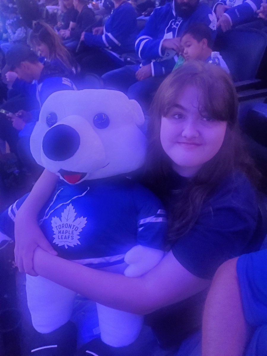 Rachelsmom07's tweet photo. Loving the game! #LeafsForever https://t.co/j45Ln0VR6r