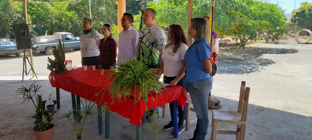 En Agua Viva sector el peñuzco, se realizó entrega de certificados, curso: Principios básicos de Avicultura.

Presentes el ciudadano <a href="/derbyalcalde/">Derby Guedez - Alcalde</a> y el 
contraalmirante Juan Romero de INDER Lara. Seguimos comprometidos con impulsar la producción en Palavecino.

#Cabudare #24Sep