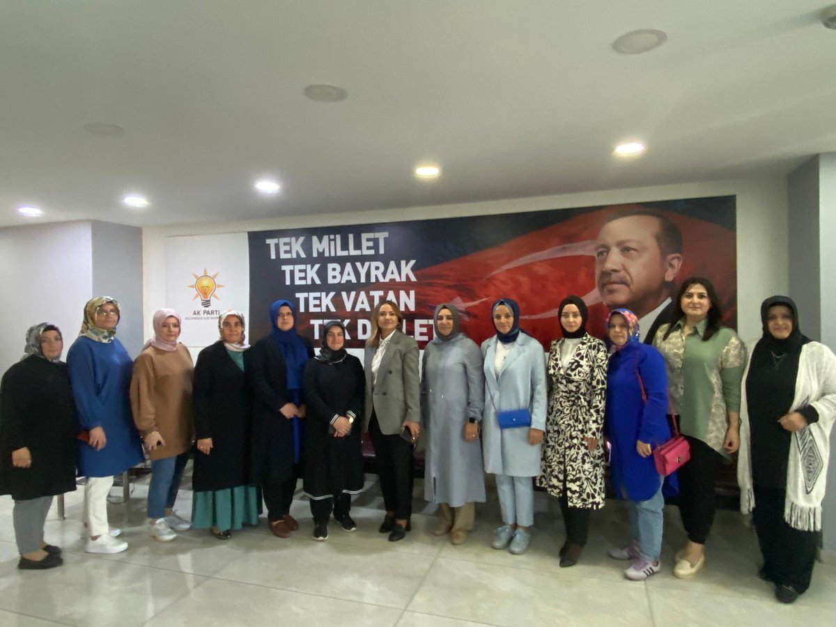 akkadinistanbul's tweet photo. 📍Sultangazi 

#YüzYüze100Gün İstanbul'u dinliyoruz.

İstanbul Milletvekilimiz @ESAREA, Sultangazi teşkilatımızla birlikte vatandaşlarımızla buluştu.

Daha büyük hedefler için yolları arşınlamaya devam edeceğiz. https://t.co/gjZFYa4rQ1