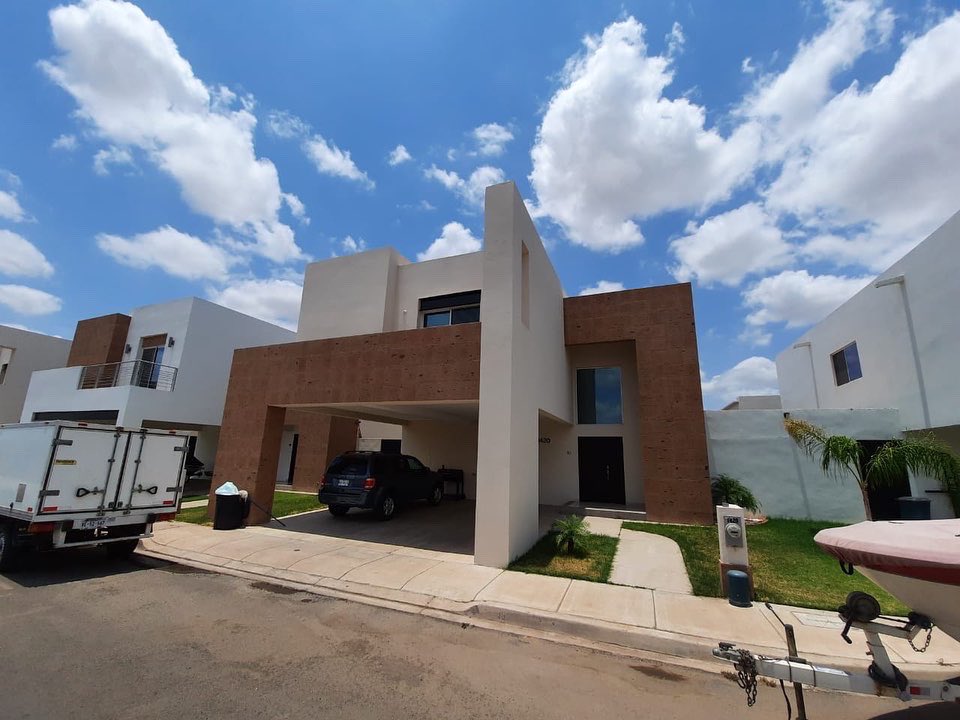 expansionbr's tweet photo. CASA EN VENTA / PUENTE REAL / ALMERIA

- Tres recámaras
- Tres y medio baños
- Estancia
- Cuarto de lavado
- Cochera para dos carros
- Modelo Barcelona
- Cerca del Parque
- $5,500,000 https://t.co/EFfwxxnVcs