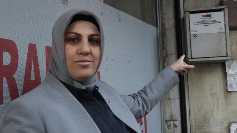 onderseren's tweet photo. Diyarbakır'da kentin tek kadın muhtarı Dilek Demir, şikayet kutusuna atılan ihbar mektupları sayesinde 40 kız çocuğunu evlenmekten kurtarmış. Tebrik ederim işte cahillikle gerçek mücadele. https://t.co/nZzpnRowYh