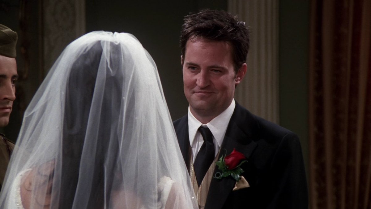 mondlerthinker's tweet photo. chandler &amp; monica’s wedding 💗 https://t.co/o8R5qczHQO