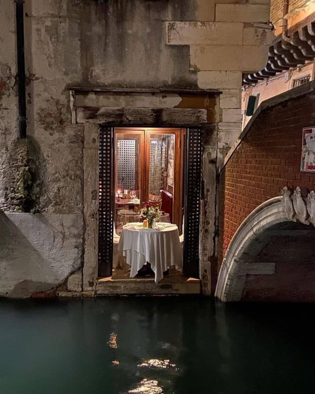 JamesLucasIT's tweet photo. Cena sul canale, Venezia https://t.co/k9zabnGPLS