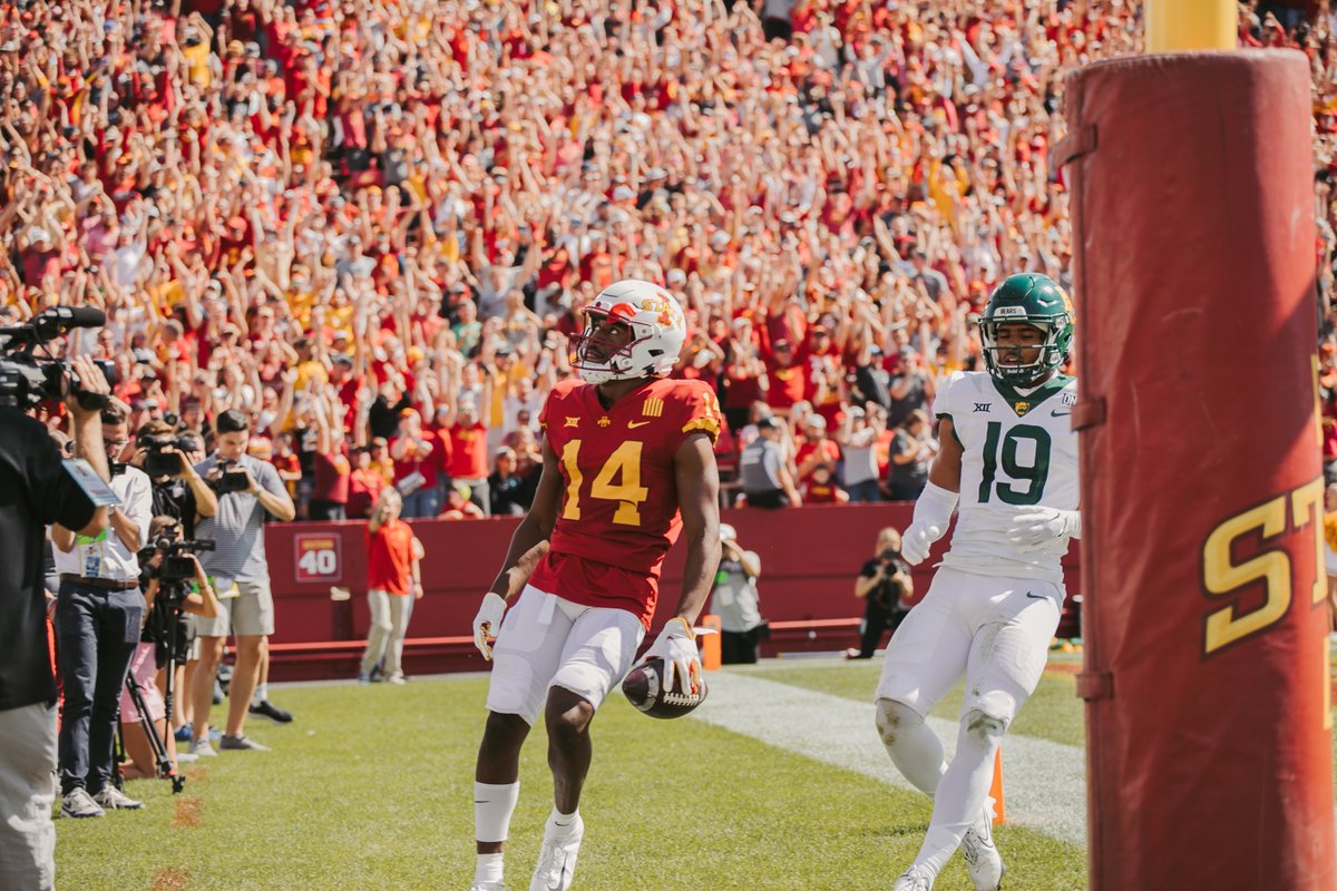 JacquelineCord's tweet photo. A first half @Dimitri_114 touchdown! 

#Cyclones / @cyclonefanatic https://t.co/uG6nRwMVLd