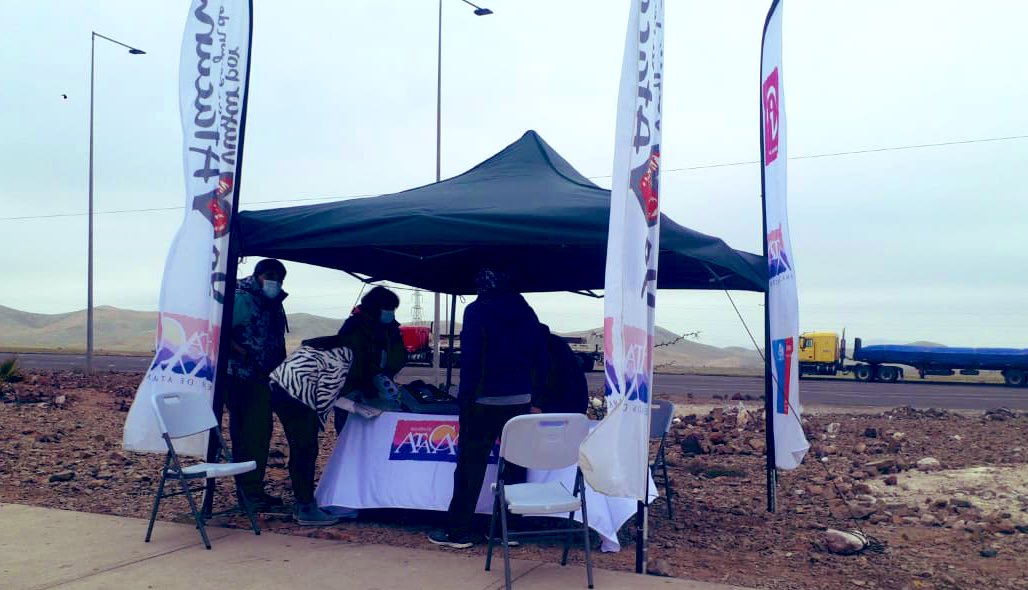 VallesDesierto2's tweet photo. ⭕️⚠️#DesiertoFlorido⚠️⭕️
#Ruta5📍Visita el stand de @SernaturAtacama en nuestra área de servicios en #Nantoco (Km. 778) e infórmate de este fenómeno natural que debes disfrutar con responsabilidad, deteniendo tu vehículo y caminando solo en puntos y por senderos habilitados‼️🎉 https://t.co/PaIn1bZXvo