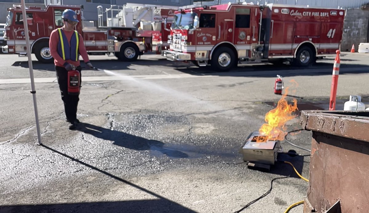CulverCityCERT's tweet photo. Culver City CERT Refresher in Full Effect π₯ π€ π©Έ
Thank you Culver City Fire Department!
#teamworkmakesthedreamwork #culvercity #cert #ccfd #communityemergencyresponseteam #training #culvercityfire #preparedness @CulverCityFD @CC_Firefighters https://t.co/tRRhjRFtNp