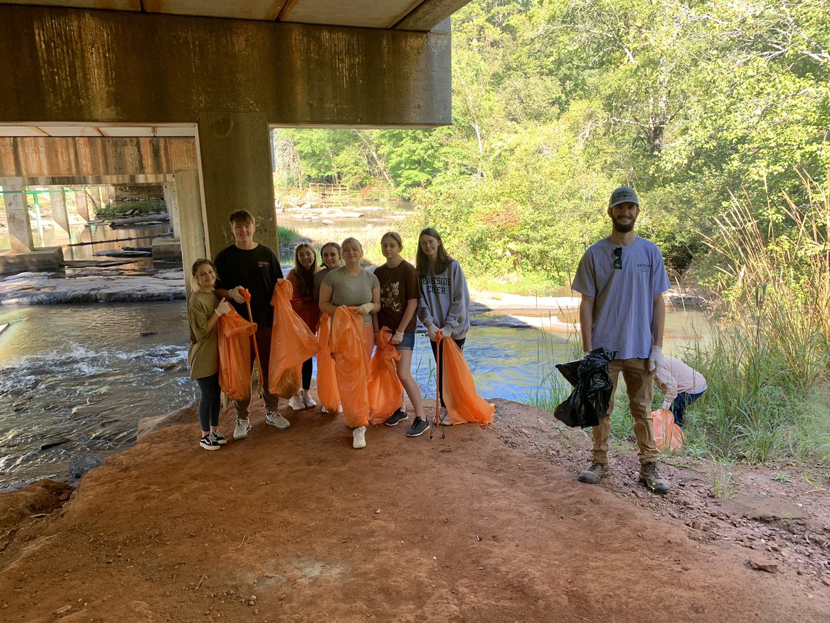 BetsyProffitt's tweet photo. PERFECT day with a PERFECT group of @EcoEagles_ !  They did their part to keep the River ecosystems in Newton County healthy.  Love these dedicated students!  💚🌎💚@EHS_Eagles #riversalive https://t.co/4YazCWnMNJ