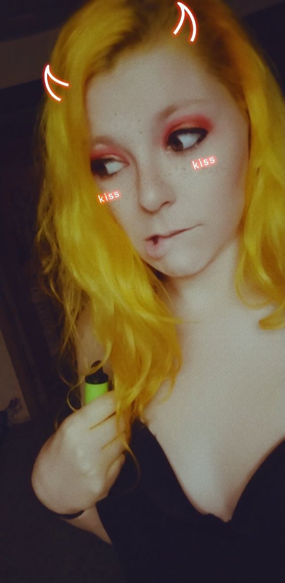 ToxicLee420's tweet photo. 💦👅🍆
#kiss #yellow #kitty https://t.co/dHWtxgGlKh