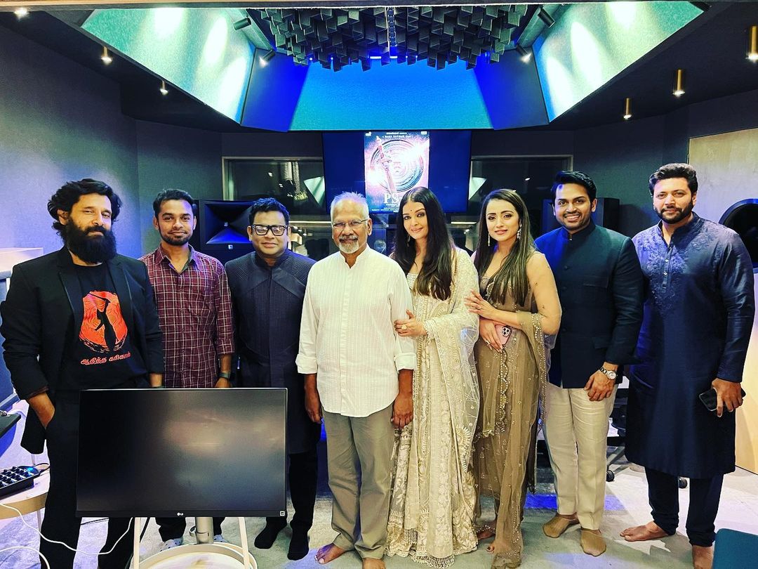 FdcH2snagAA2q7R?format=jpg&name=medium