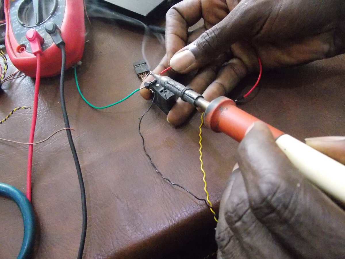 senfablab's tweet photo. ''Tolou Senfablab'' est un espace d'expérimentation pour l'agriculture avec la fabrication et l'installation d'un système d'arrosage contrôler par une carte Arduino est alimenté par un panneau solaire @CC_lab_team
 @Dakclim #womenintech #EducationEnvironnementale #kebetu #dakar https://t.co/Fuii2ygsBD